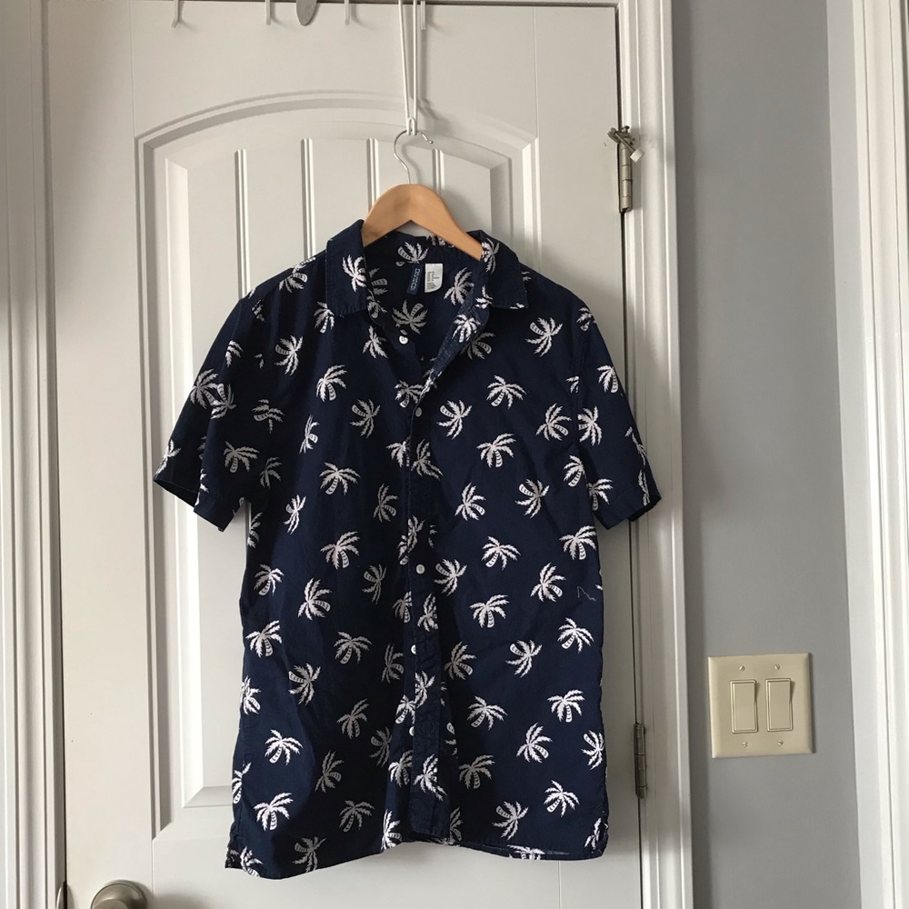 H&M divided shirt (Medium)